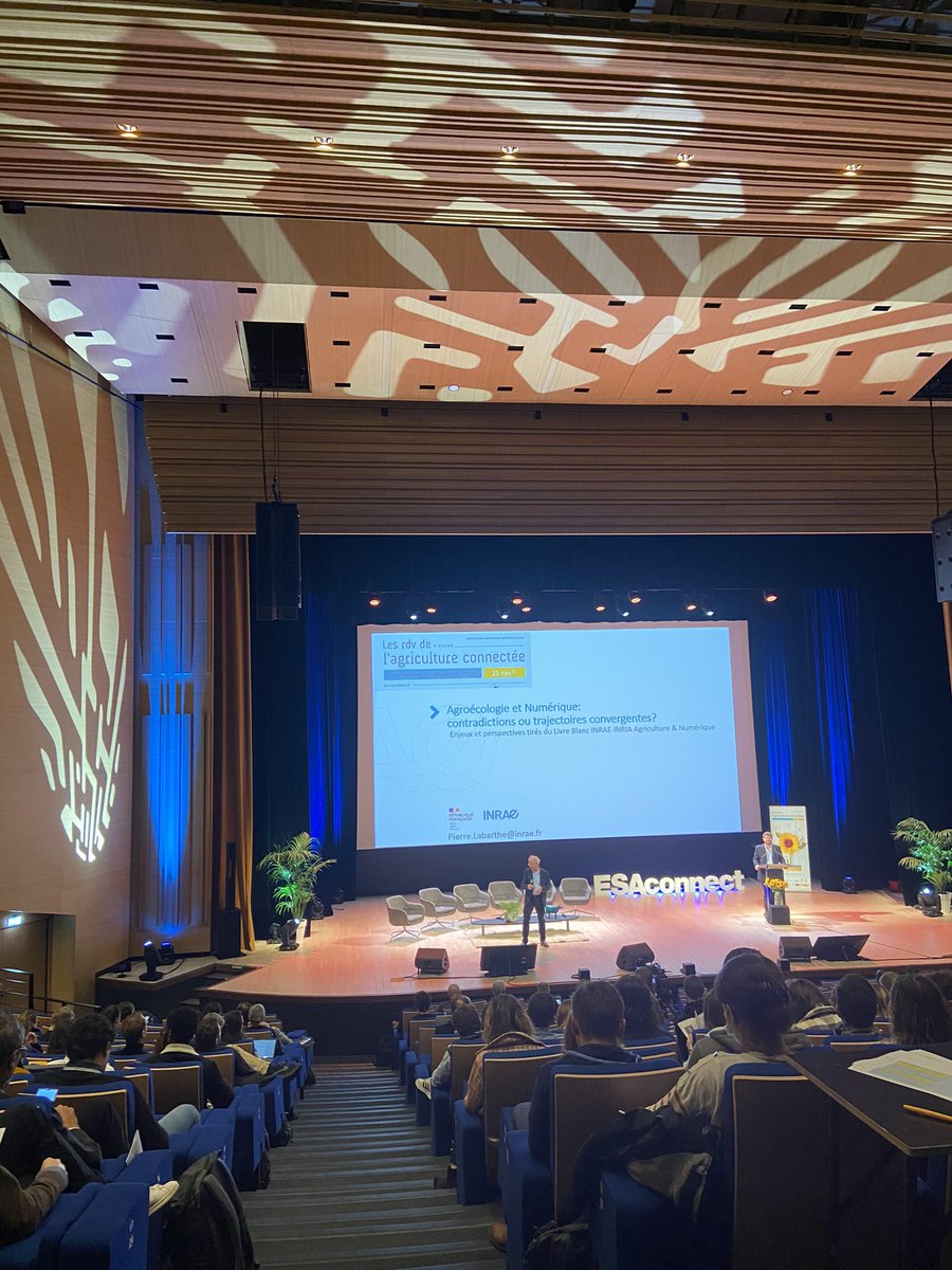 🔴 En direct de l’#esaconnect « Les RDV de l’agri connectée » organisé par @Groupe_ESA ! Une journée d’échanges, tables rondes, ateliers et conférences pour illustrer la dynamique #numérique et les #innovations pour l’agriculture, du producteur au conso 🍴🌱