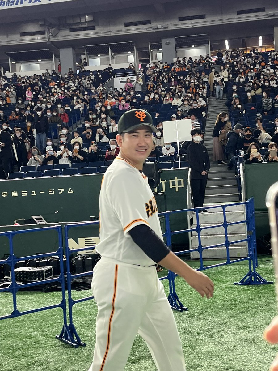 Choco_Nuts24's tweet photo. 今日は1日雨なので☔️STEPNはお休みして😌ジャイアンツのファンフェスタに
行って来ました〜🥳
来年こそ、頼むぞー🤩
#ジ��イアンツファンフェスタ https://t.co/aPQWRCWsvI