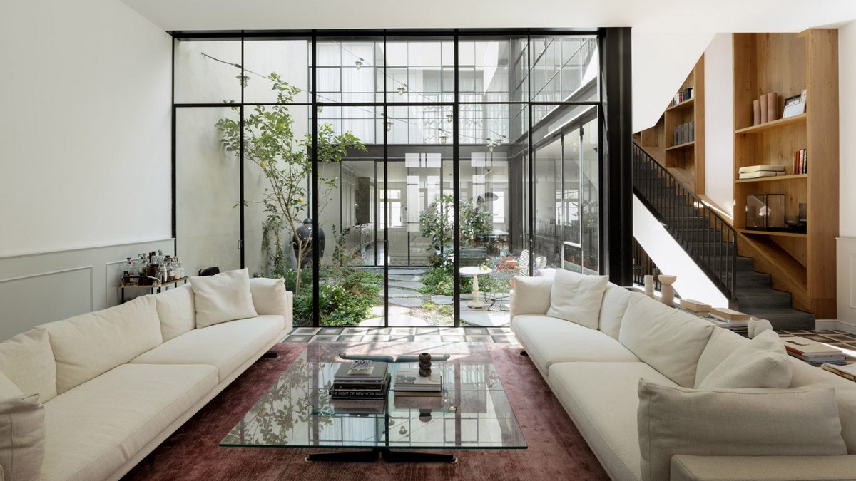 dezeen's tweet photo. Ten homes centred around bright interior courtyards: https://t.co/QQsHOUSGw3 https://t.co/fR5JXLJKxm