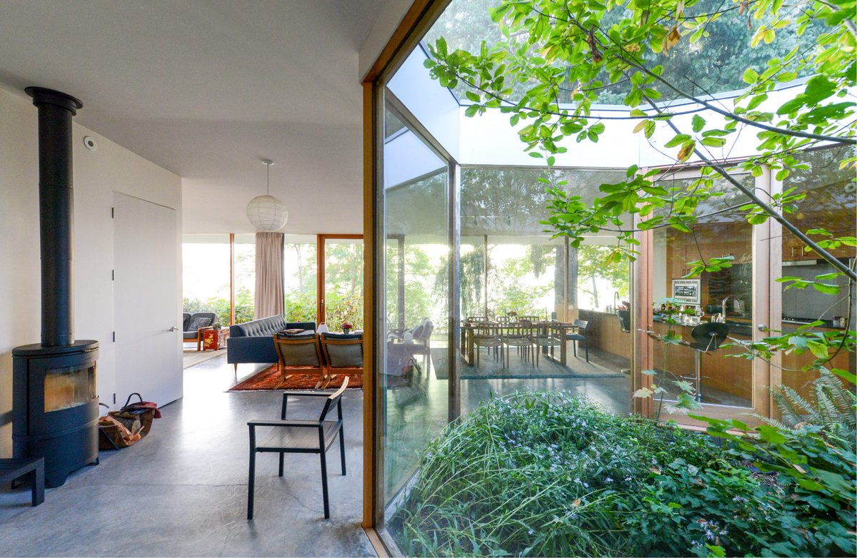 dezeen's tweet photo. Ten homes centred around bright interior courtyards: https://t.co/QQsHOUSGw3 https://t.co/fR5JXLJKxm