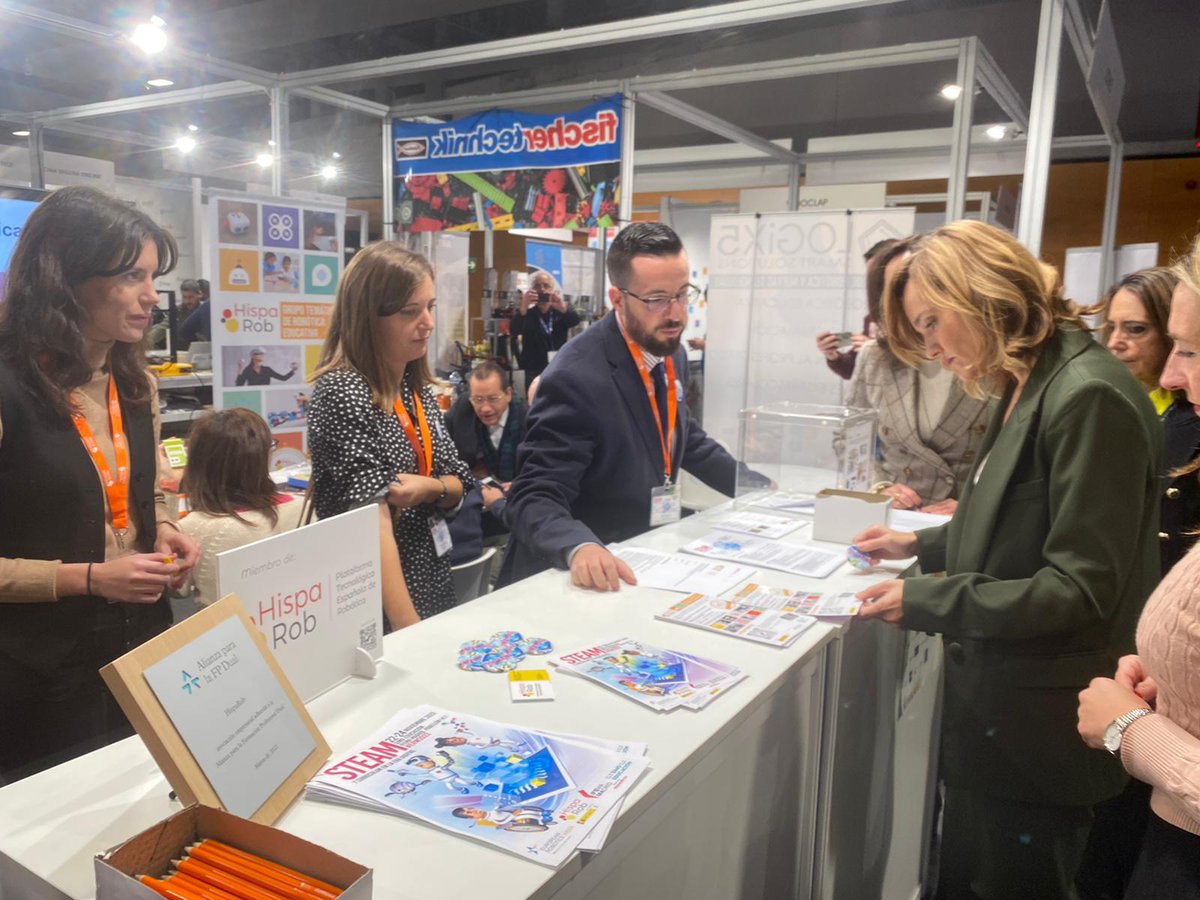 HispaRob tweet media