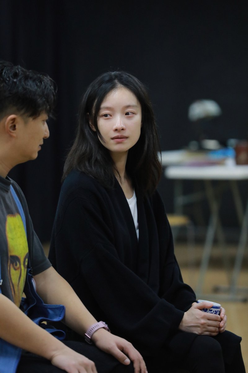 EntTofu's tweet photo. #NiNi's studio shares behind the scenes pics of the actress from the play #OneOneZeroEight
#倪妮
Source: https://t.co/wCwg9ZnDJJ https://t.co/n8nbplbCDx