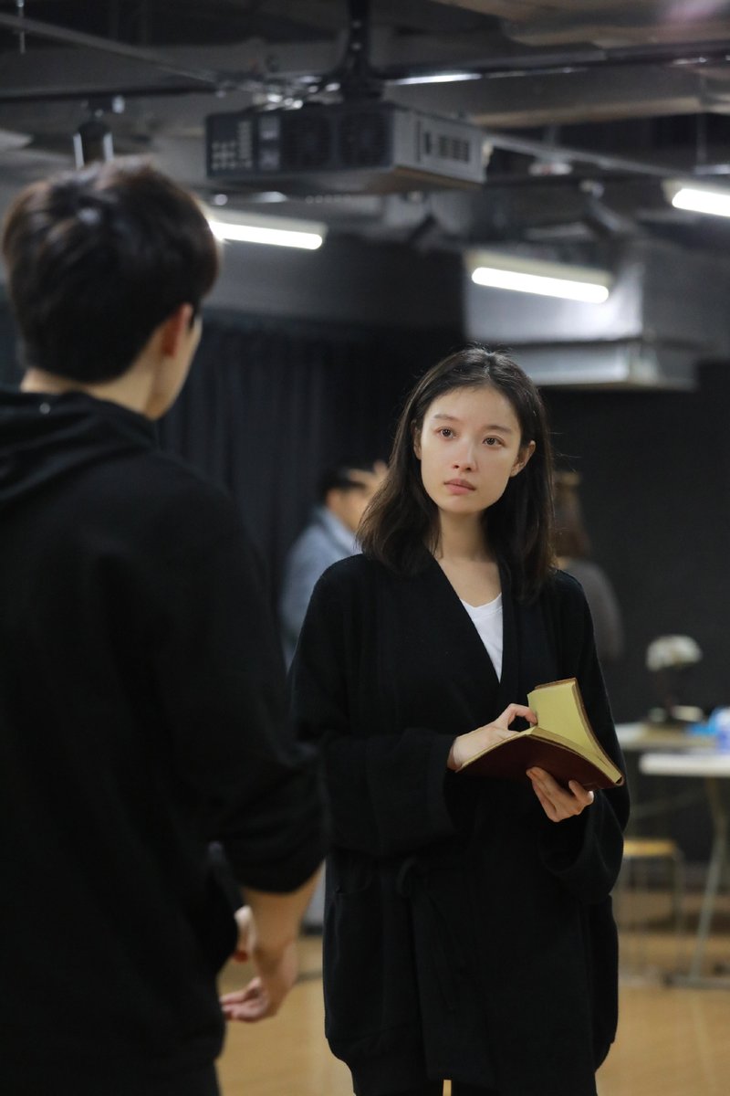 EntTofu's tweet photo. #NiNi's studio shares behind the scenes pics of the actress from the play #OneOneZeroEight
#倪妮
Source: https://t.co/wCwg9ZnDJJ https://t.co/n8nbplbCDx