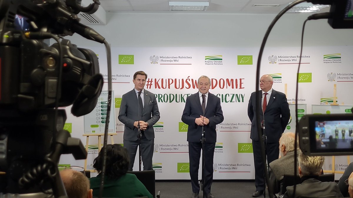 Ministerstwo Rolnictwa i Rozwoju Wsi (@mrirw_gov_pl) on Twitter photo Wicepremier, minister #MRiRW <a href="/Kowalczyk_H/">Henryk Kowalczyk</a> w #Warszawa: Rolnictwo ekologiczne dla ministra rolnictwa to nie puste hasło, a bardzo ważne zadanie. Polska nie jest w czołówce, jeśli chodził o RE, ale dbamy o to aby produkty były dobrej jakości i dobrze się sprzedawały. Wicepremier, minister #MRiRW <a href="/Kowalczyk_H/">Henryk Kowalczyk</a> w #Warszawa: Rolnictwo ekologiczne dla ministra rolnictwa to nie puste hasło, a bardzo ważne zadanie. Polska nie jest w czołówce, jeśli chodził o RE, ale dbamy o to aby produkty były dobrej jakości i dobrze się sprzedawały.