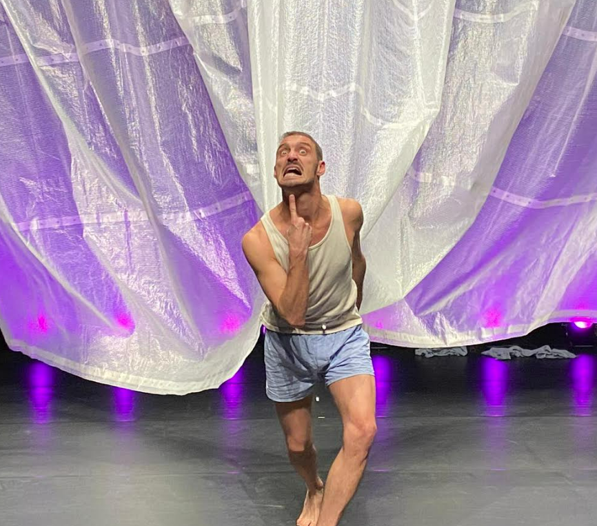 CastelnauleLez's tweet photo. 🎆 Soirée explosive au #Kiasma avec @luchianorosso dans #Apocalipsync, son dernier spectacle !
💜 Merci pour cette incroyable performance sur scène. https://t.co/B4UBkGkQLL