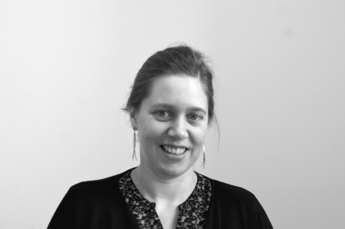 Evelyne Libens est secrétaire pour l'Université de Liège depuis 2003. C'est en mai 2004 qu'elle rejoint le Département Médias, Culture et Communications. C'est avec sourire, attention et passion qu'elle sait se rendre disponible pour les étudiant·e·s comme le corps enseignant.