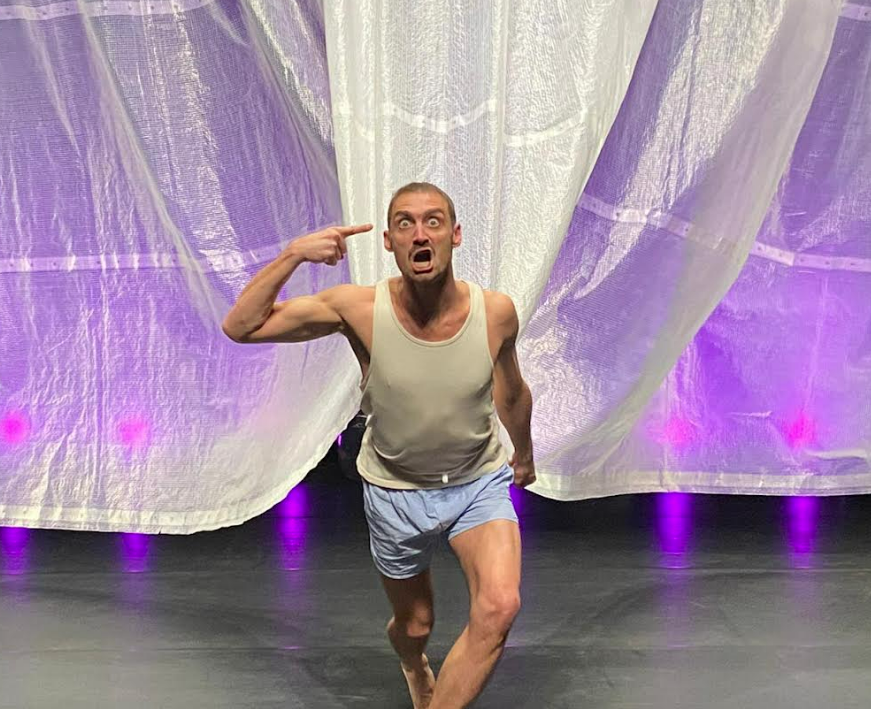 CastelnauleLez's tweet photo. 🎆 Soirée explosive au #Kiasma avec @luchianorosso dans #Apocalipsync, son dernier spectacle !
💜 Merci pour cette incroyable performance sur scène. https://t.co/B4UBkGkQLL