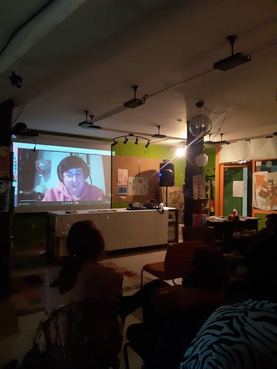 AlegaCantabria's tweet photo. Así fue el desarrollo de la actividad Planeta B, sobre las bisexualidades, que se llevó a cabo ayer. Agradecemos la presencia de @bivintage91, de @BiFELGTBI y a @colectabernabi

#planetab #bisexual #bisexualities https://t.co/eSkes86PSM