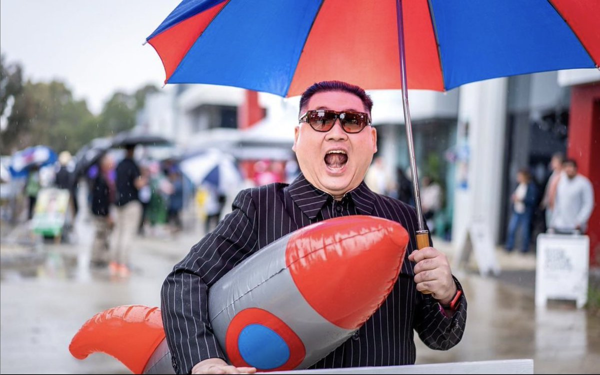 KimJongUnDouble's tweet photo. Canvassing for votes outside the early voting centre in #Mulgrave. All the candidates are here with the exception of #DanAndrews.
#sackdanandrews #Danmustgo #dictatordan #dumpdanandrews #andrewsmustgo #Vicvotes #Auspol #election #kimjongun #dictator https://t.co/NpfWyzNkxY