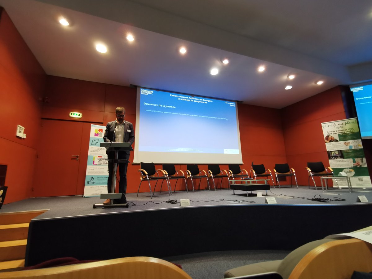 JeNeFumePlus's tweet photo. #peabzh Anthony Le Bot, @ArsBretagne introduit la journée sur le maillage du territoire #patientsexperts Partenariat en santé Soignants - Patients - Usagers 
Communiqué @HAS_sante du 22/11/22. https://t.co/erK7DaMTOc