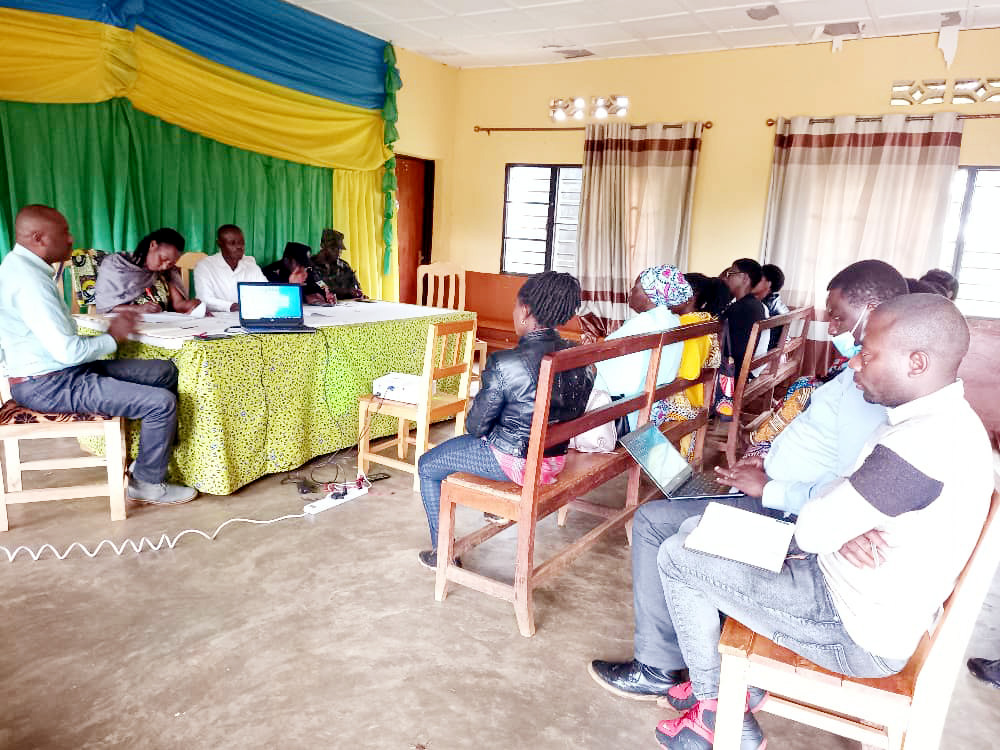 SectorNkanka's tweet photo. Aka kanya mu murenge wa Nkanka @RusiziDistrict , Hari kuba Inama Njyanama isanzwe, iyobowe na Perezida wayo Jean Felix MAKUZA. yitabiriwe n’abajyanama,ES w’Umurenge @GNTIVUGURUZWA, Abakozi bakorera ku murenge,Army na Police. @RwandaLocalGov , @RwandaWest ,@DrKibiriga https://t.co/35IiMWdfff