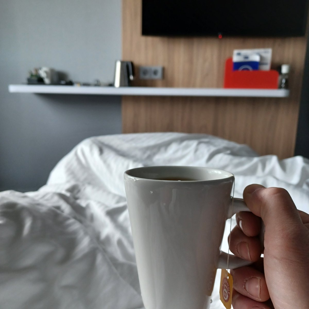 Ma1982rtin's tweet photo. Dneska žádný nohy ani víno. Jen postel,peřina a čaj 🤒 #rymicka https://t.co/ebnymhvSoq