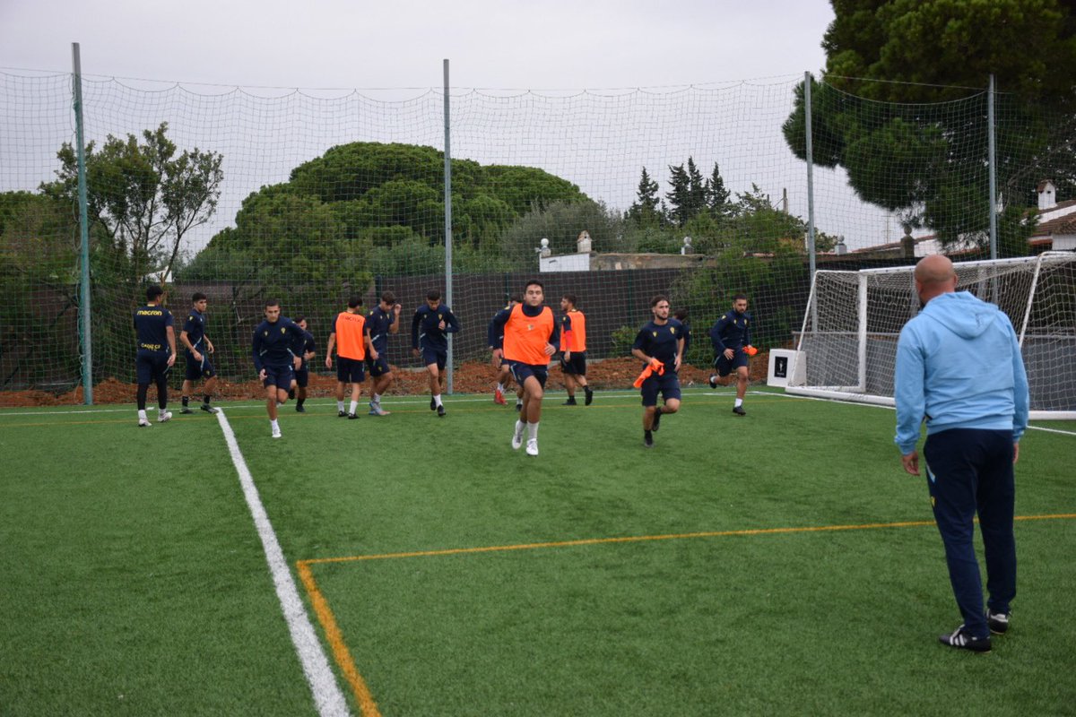 #CanteraCadista 💛💙

👋 ¡Buenos días! 

Balón Sénior | #BalónSéniorRacingPortuense

🗓 J12
⏰ Domingo, 11:00 horas.
🏟 Ciudad Deportiva Bahía de Cádiz