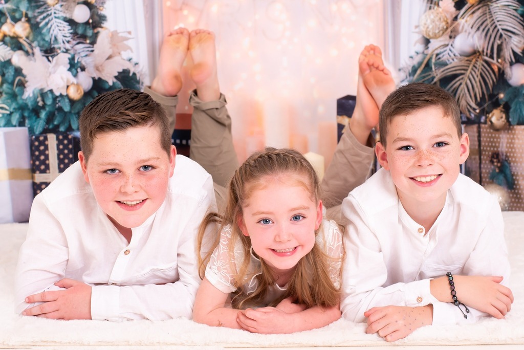 Keepsake_Photo's tweet photo. If you have messaged me about wanting one of the remaining slots for Christmas mini's and haven't had a response from me can you please send me another message, I went away to check my diary and can no longer see your message to respond. Thanks Natalie https://t.co/gDkbp9viem https://t.co/cEEjnVebCN