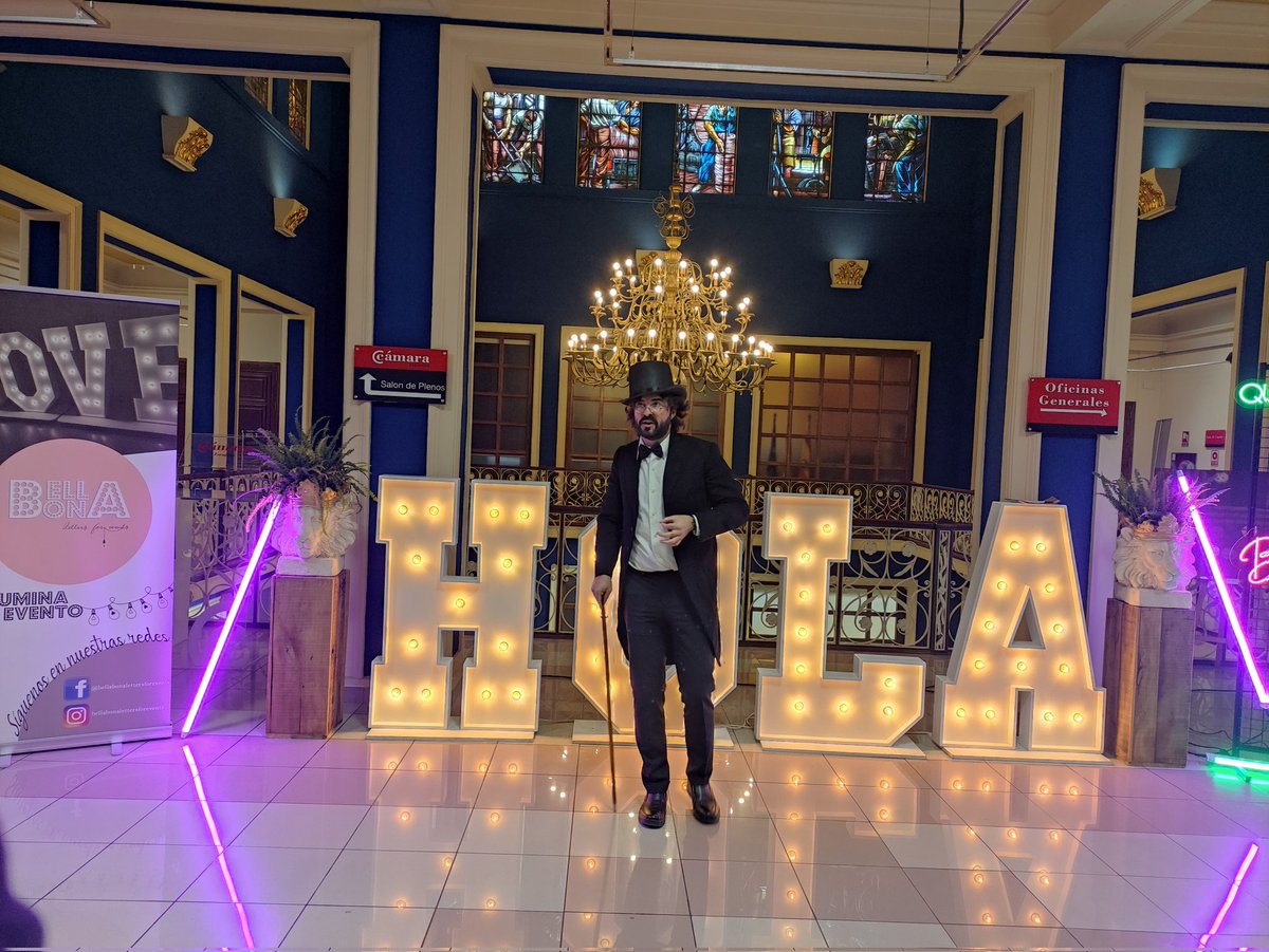 El mismísimo Basilio Paraíso muestra hoy las instalaciones de <a href="/camarazaragoza/">Cámara Zaragoza</a> a empresas de eventos en una jornada organizada en colaboración con Zaragoza Congresos.