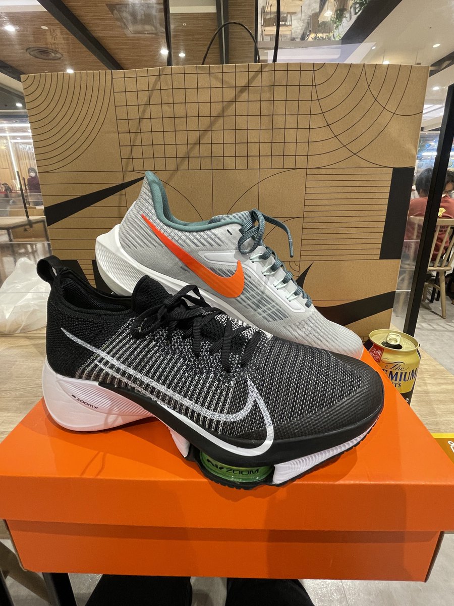 niku_admiral's tweet photo. ナイキのアウトレットが安すぎてランシューズを2足買うてしもた
ヴェイパーも試したけど今回はノンカーボンで☺️
#nikerunning
#Pegasus39
#temponext https://t.co/p7qhSfqP6U