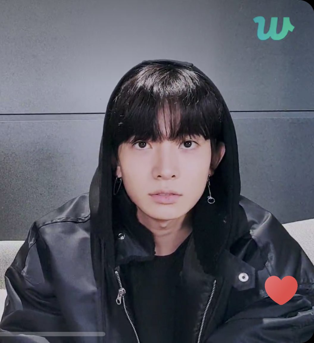 gogogumaging's tweet photo. 아니 희떤남자 너무 르*** 김** 컷 아님? 너무단발한거같지않나요? https://t.co/NuXL4mmtff