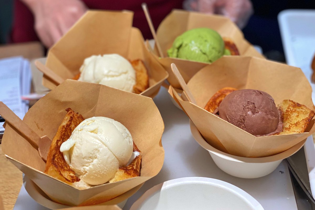 ReviewAroii's tweet photo. ร้านเจ-ปัง 🍦🍵🍞 มาเปิดสาขาที่ CTW แล้ว มาจัดกันด่วน ใครยังไม่เคยลองมาจัดกันด่วน อร่อยยย เป็นขนมปังเนยสดและขนมปังชาโคล ย่างกับเนยโปะไอติม มี 3 รส นมสด ชาเขียว และช็อค ขนมปังกรอบฉ่ำเนย ที่ชอบสุดคือไอติมรสเข้มข้นหวานน้อย ชิ้นละ ฿69 https://t.co/vhGgQM79ob