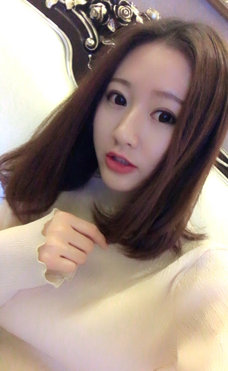 LiYan66888's tweet photo. It's getting colder and colder.😂😂 https://t.co/hTTJFuw5CB