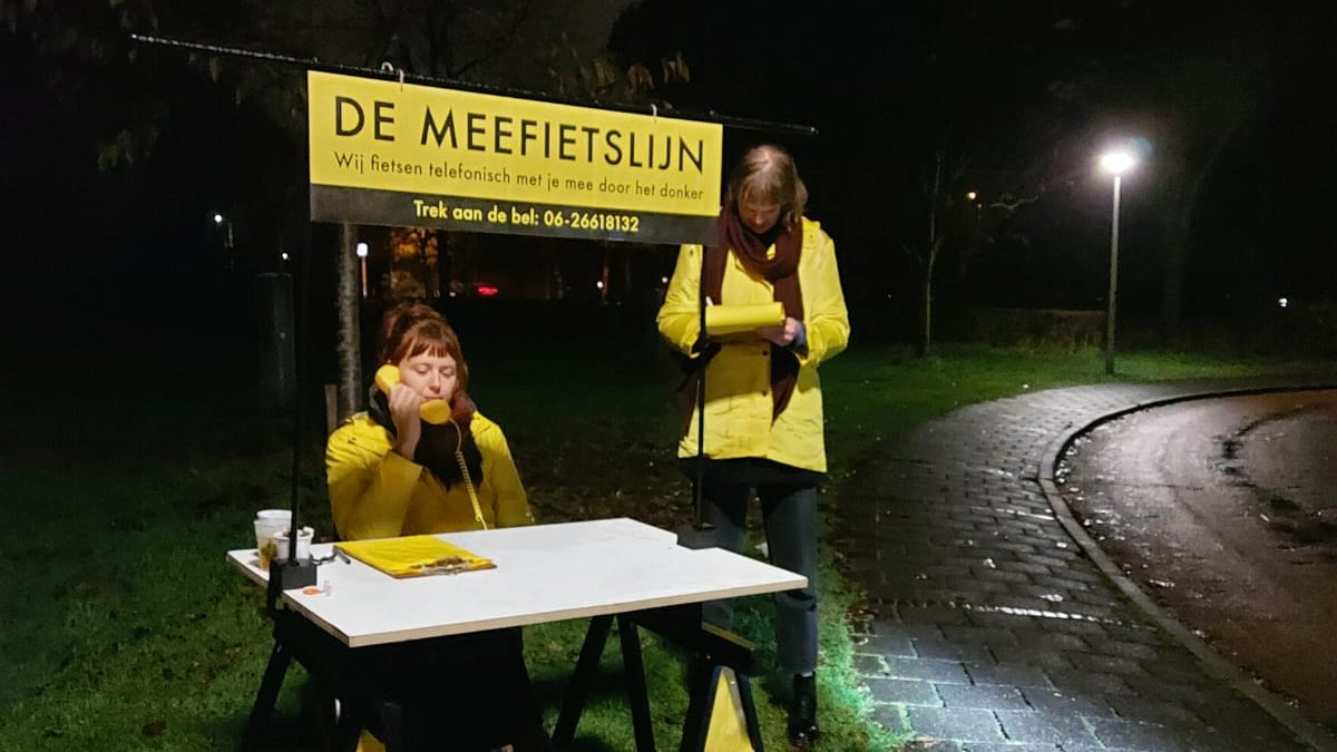 Veel mensen vinden het eng om op bepaalde plekken te fietsen als het donker is. De Meefietslijn van de <a href="/fietsersbond/">Fietsersbond</a> stond gisteren in Doetinchem om hier aandacht aan te besteden. Luister de reportage van Jeroen de Jager, <a href="/NOSRadio1/">NOS Radio 1 Journaal</a> Journaal, hier terug: bit.ly/meefietslijnRa….