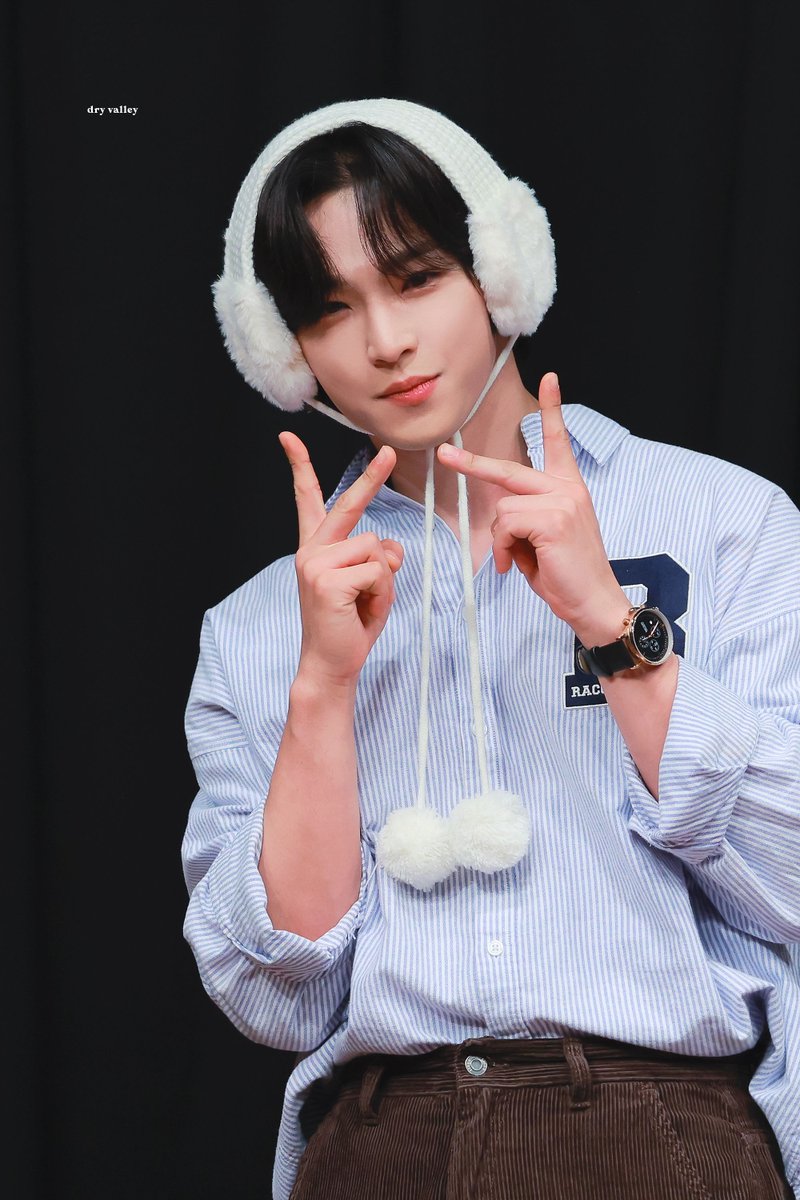 dryvalley_'s tweet photo. 221014 뀨 :3 #원어스 #ONEUS #이도 #LEEDO #김건학 https://t.co/zz1O2M0fV3