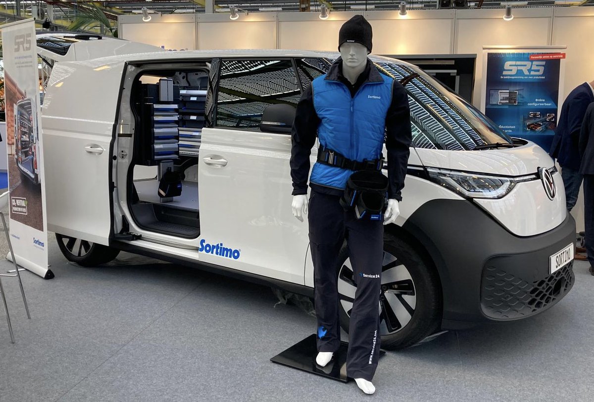 SortimoNL's tweet image. Vandaag zijn wij te vinden op de Fleet Expo!
 Op onze stand vind je de nieuwe elektrische Volkswagen ID.BUZZ! Uiteraard met onze Sortimo SR5 inrichting, waardoor er optimaal gebruik gemaakt wordt van de laadruimte. 
 
#Sortimo #SortimoNL #FleetExpo #FleetExpo2022