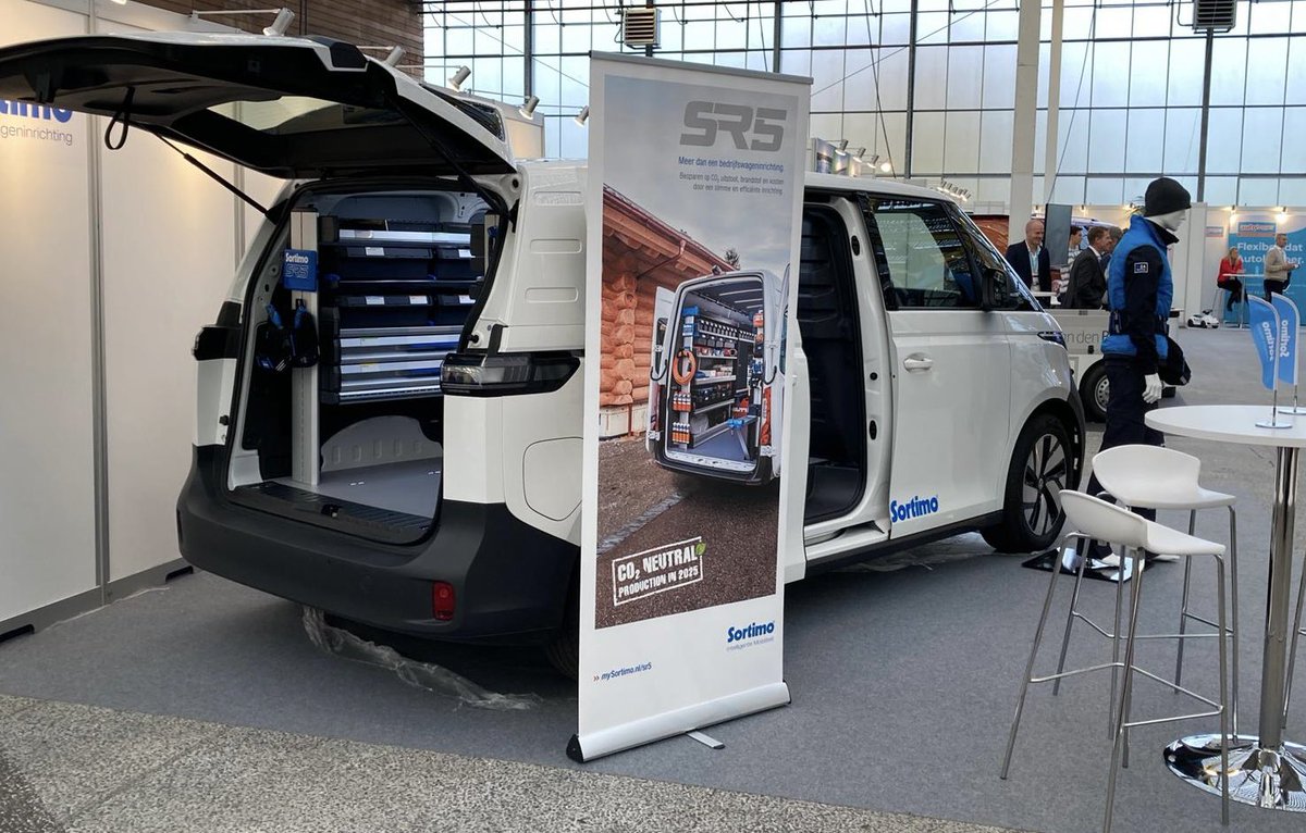 SortimoNL's tweet image. Vandaag zijn wij te vinden op de Fleet Expo!
 Op onze stand vind je de nieuwe elektrische Volkswagen ID.BUZZ! Uiteraard met onze Sortimo SR5 inrichting, waardoor er optimaal gebruik gemaakt wordt van de laadruimte. 
 
#Sortimo #SortimoNL #FleetExpo #FleetExpo2022