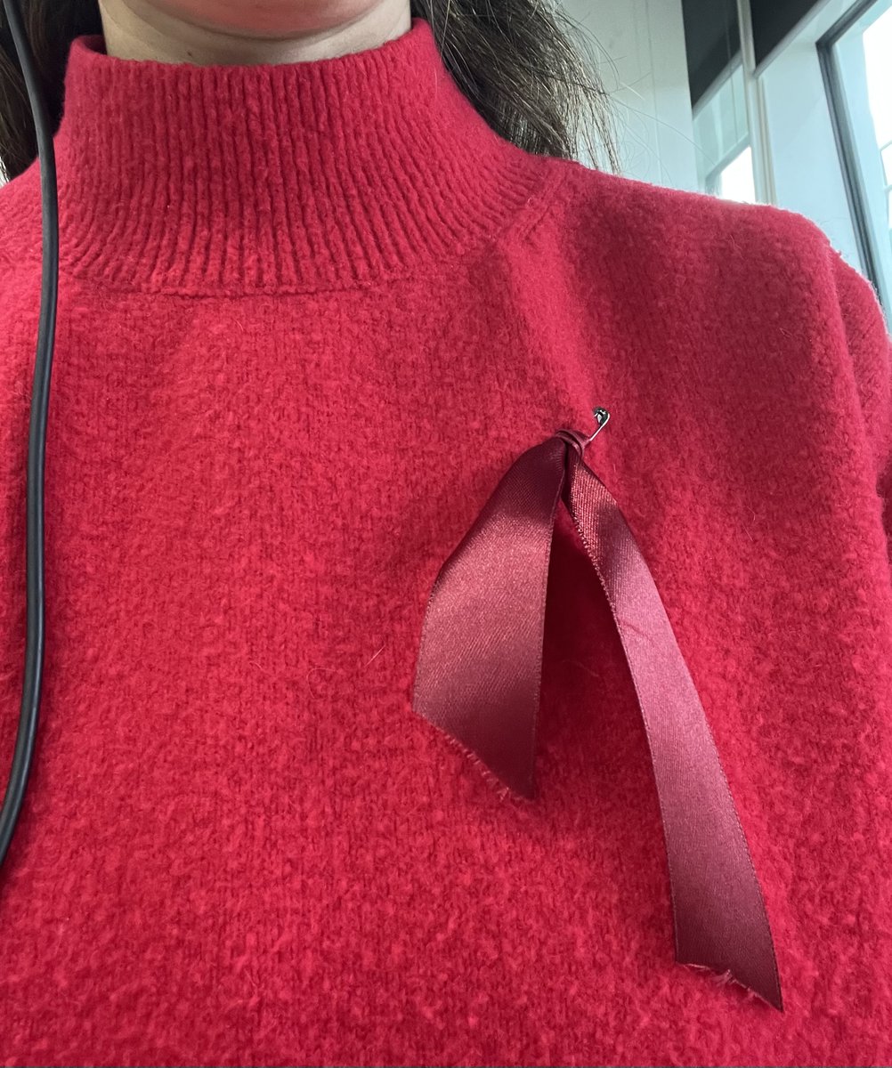 Defence teams at <a href="/IntlCrimCourt/">Int'l Criminal Court</a> <a href="/CourPenaleInt/">CPI-Cour pénale int.</a> wear burgundy ribbons in and outside the courtroom to raise awareness on the appalling working conditions of support staff and significant pay gap between Def team members and their OTP counterparts