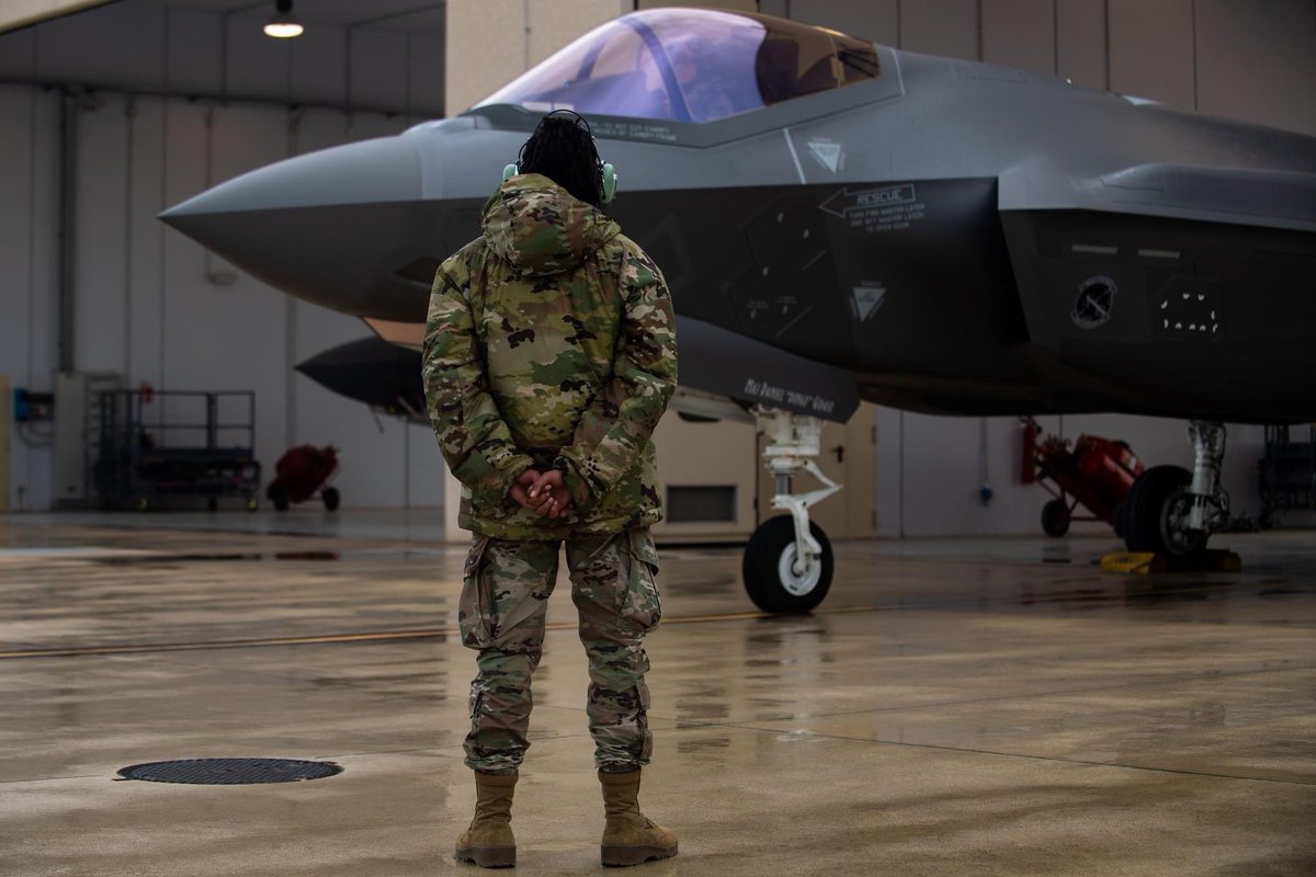 HQUSAFEAFAF's tweet photo. Working alongside our @NATO allies at #FalconStrike 2022 to demonstrate the strength of integrating fourth and fifth-generation airpower! 🛫

#StrongerTogether | #FSK22 | #PartnersAndAllies | @AirAviano | @usairforce | @ItalianAirForce | @US_EUCOM | @ThirdAirForce https://t.co/cymR0vZvAY