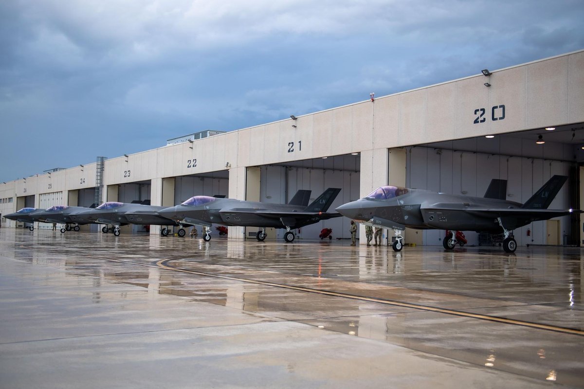 HQUSAFEAFAF's tweet photo. Working alongside our @NATO allies at #FalconStrike 2022 to demonstrate the strength of integrating fourth and fifth-generation airpower! 🛫

#StrongerTogether | #FSK22 | #PartnersAndAllies | @AirAviano | @usairforce | @ItalianAirForce | @US_EUCOM | @ThirdAirForce https://t.co/cymR0vZvAY