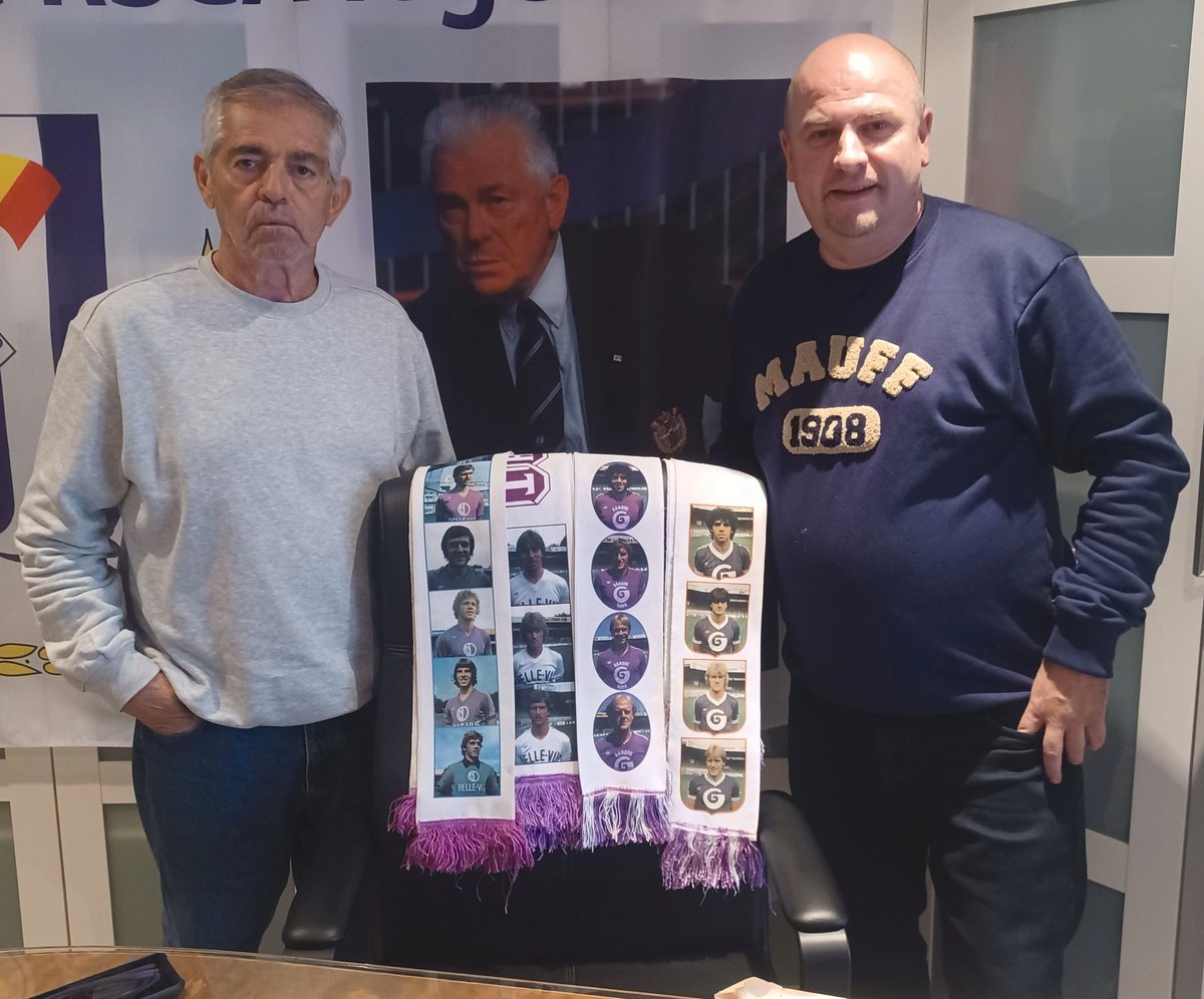 RscaCollector's tweet photo. Juan Lozano op bezoek 
That's the tweet 💜🤍
#rsca #legends #simplythebest https://t.co/PZPJEpppr2