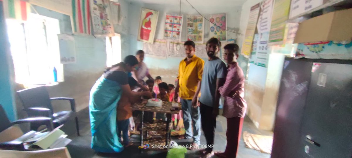 *కృష్ణ జిల్లాలో పలు సేవా కార్యక్రమాలు తో  మంచు విష్ణు గారి జన్మదిన వేడుకలు*

కృష్ణ జిల్లా  తిరువూరు నియోజకవర్గ పరిధిలో మునకొల గ్రామంలో  లో మంచు అభిమానులు మంచు విష్ణు గారి జన్మదిన వేడుకలు పలు సేవా కార్యక్రమాలు తో ఘనంగా నిర్వహించారు..
#HBDMANCHUVISHNU