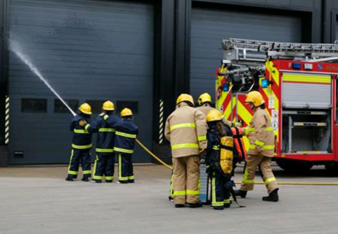 KevJohnson1968's tweet photo. Good Luck to the @MerseyFire Youth Education Team who have been nominated for the #AsianFireServiceAssociation Going the Extra Mile Award tonight at #ChesterRacecourse @PhilGarrigan @dixiedeansboots #WeAreMerseysideFireAndRescue https://t.co/3BHWxrgTPL