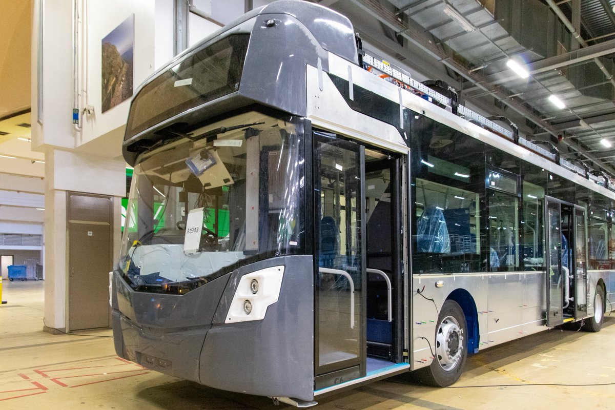 Wright_bus's tweet photo. The @Wright_bus GB Kite #Hydroliners, our brand new Single-Deck Hydrogen FCEV buses will soon be ready for the road, cutting emissions, helping  reach #netzero goals and providing cleaner air across the UK.
 
https://t.co/gEtretSUKn
 
#wrightbus #zeroemissions #hydrogenbus https://t.co/S7URkDQb7h