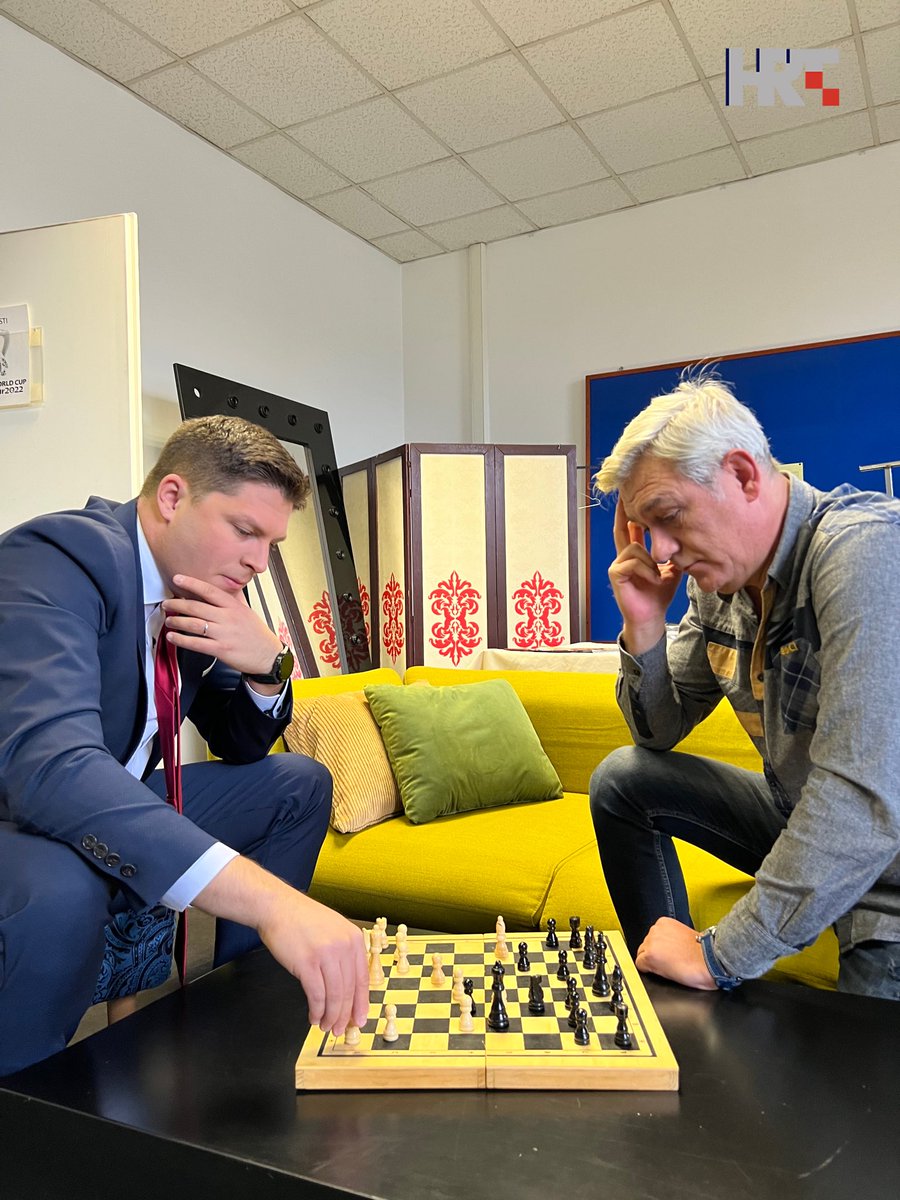 Koncentracija i fokus prije početka utakmice. Danas je uz vas u emisiji Qatara Molnar 💪🏻

Gledajte nas cijeli dan na HRT 2, HRTi i pratite naš portal >>> bit.ly/3i8ilg7

#Katar2022 #FIFAworldcup #Vatreni