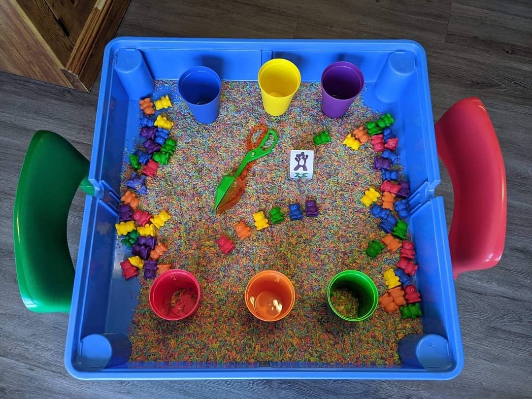 Stocking Stuffers! The Skoolzy counting bears make great sensory toys for toddlers for use in sensory bins with rainbow rice. The scoop tongs make it more challenging to pick and match the bears.

These stocking stuffers are available at 👉🏻 amzn.to/2ZMlbeU