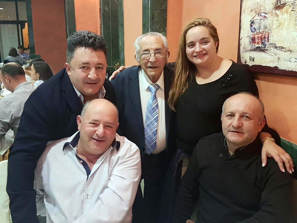 ceoecepymesa's tweet photo. Hoy os acercamos la historia de Aceitunas Miroliva,  pyme familiar que se ha convertido en la principal distribuidora de aceitunas a granel. 
Los #empresarios de #Afecir #CiudadRodrigo reconocen su trabajo con el Premio Trayectoria. 
Más info aquí : https://t.co/OuabzuHSHO https://t.co/2Ca2mAYixN
