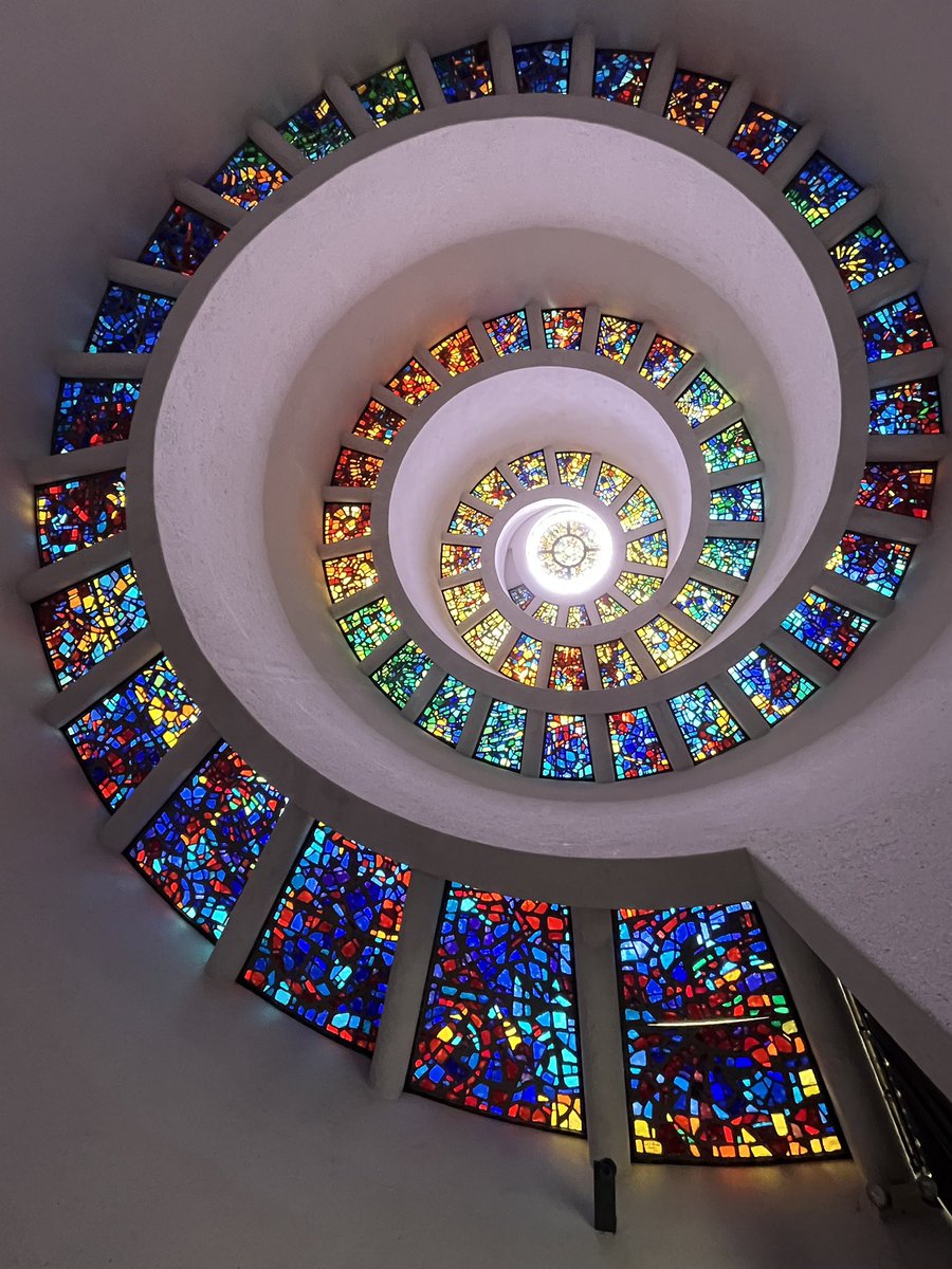 ArtGuideAlex's tweet image. Glory Window #GabrielLoire @BSMGP #FibonacciDay