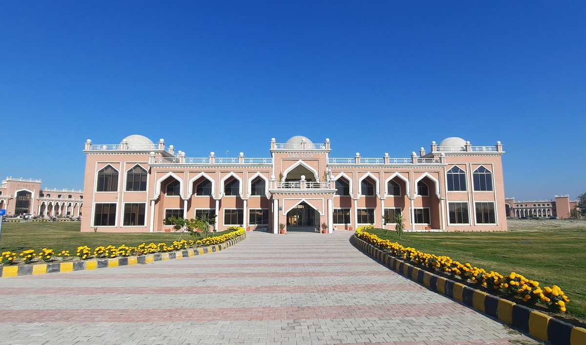 ShafeeqGigyani's tweet image. And now at University of Sawabi for the orientation session of #NetZeroChallenge.

#ClimateChange