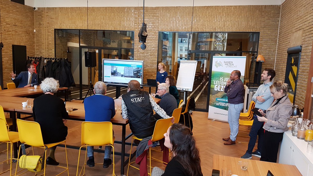 SamenMetenU's tweet photo. Vandaag lichten we @SamenMetenU aan de statencommissie Milieu en Mobiliteit @ProvUtrecht. Mooie uitwisseling van ervaringen met #CitizenScience in het kader van gezonde #leefomgeving https://t.co/9k0Rpdju3b