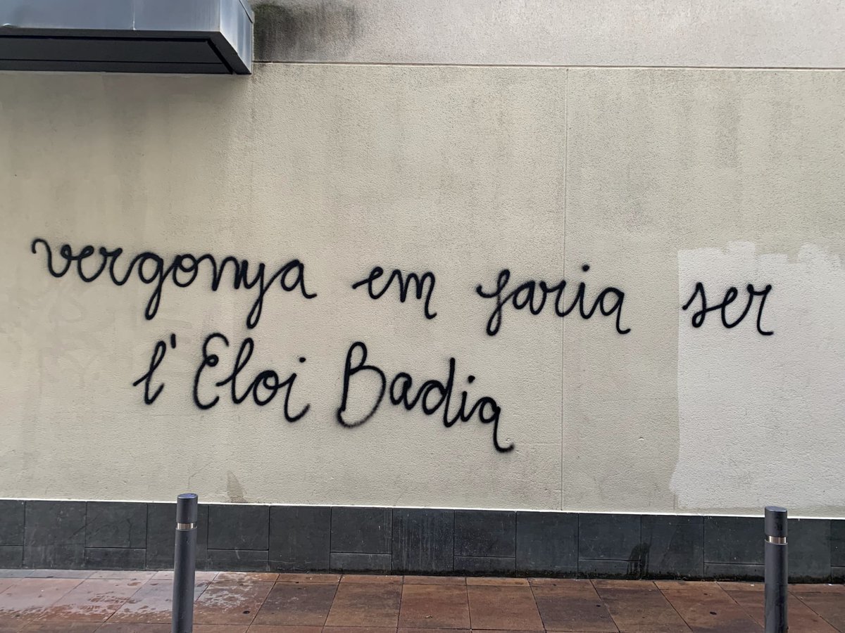 <a href="/AAbaceria/">#AbaceriaRespira</a> <a href="/Bcn_Gracia/">BCN Gràcia</a> <a href="/MercatsBCN/">Mercats de Barcelona</a> <a href="/pscbarcelona/">PSC Barcelona/♥️</a> Aquesta pintada també la van treure amb molta diligència...  però ens representa a moltes veïnes de Gràcia!!!!