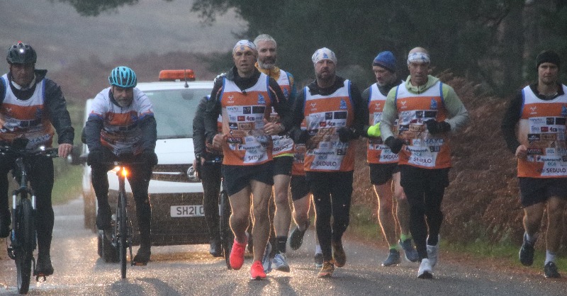mndassoc's tweet photo. 𝐊𝐞𝐯’𝐬 𝐔𝐥𝐭𝐫𝐚 𝟕 𝐢𝐧 𝟕 𝐟𝐮𝐧𝐝𝐫𝐚𝐢𝐬𝐢𝐧𝐠 𝐭𝐨𝐩𝐬 £𝟐 𝐦𝐢𝐥𝐥𝐢𝐨𝐧.

Read our summary of a quite extraordinary week for Kevin Sinfield, the #MND community and the MND Association.

Click below! #Ultra7in7
