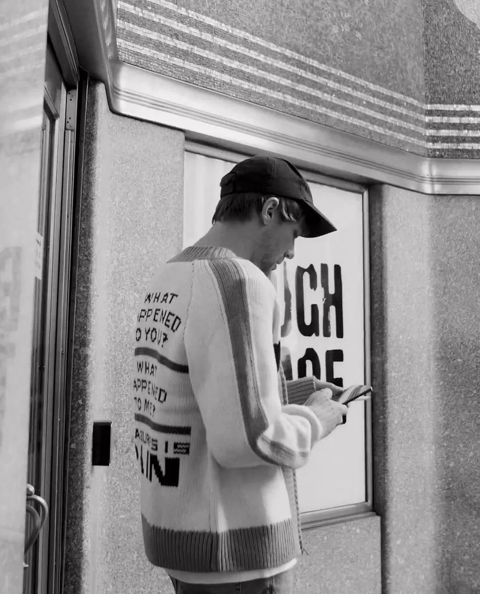 louis in black & white ◟̽◞̽ (@bwlouisbot) on Twitter photo 