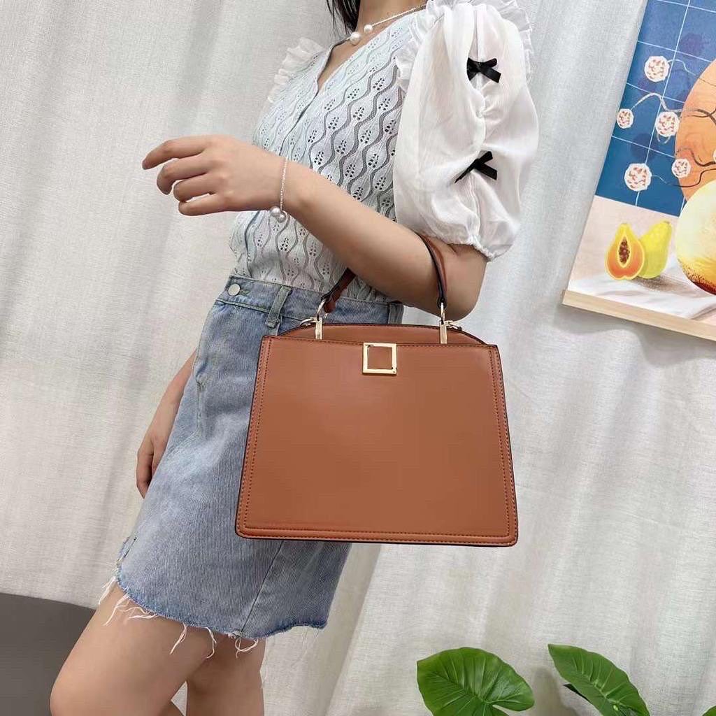 brihdgetteh19's tweet photo. Keep calm  and carry a fabulous bag from us...Contact 0759292145 to make your orders ..Each is 85k https://t.co/MB9CJOSiij