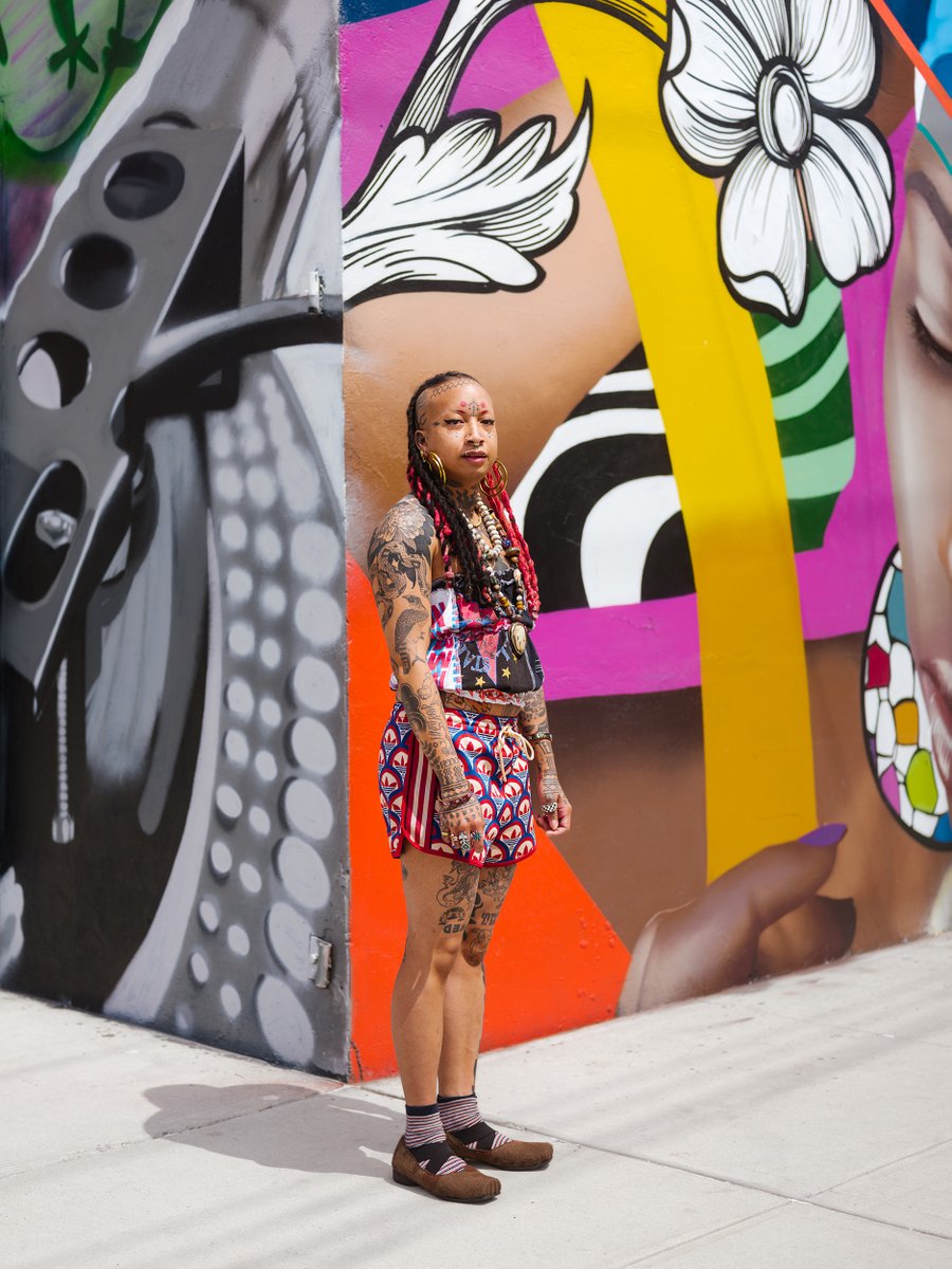 Gossamer Rozen (@Grelysian) is a transgender, nonbinary, femme, Filipino, and black fine artist and tattooer in NYC. Gossamer is the lead artist and art director of <a href="/WoodiesOfficial/">Woodies</a>, the creator of @MrammouNFT and @TigerbobNFT

Listen to the interview:
huweb3.xyz/gossamer