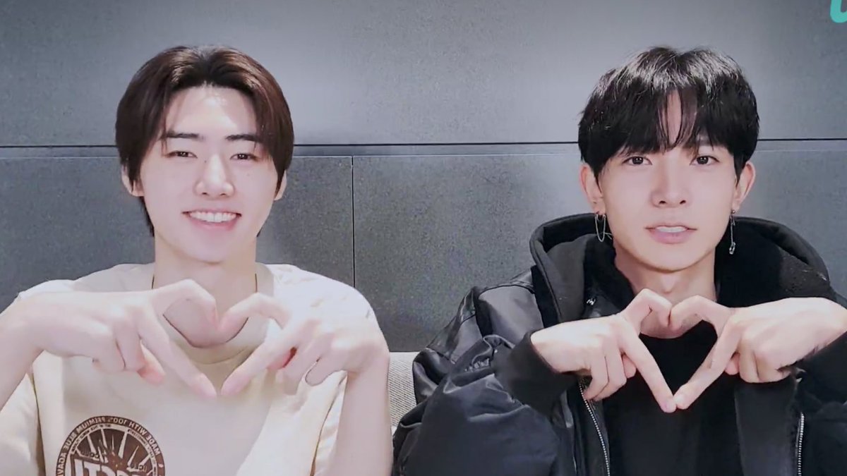 heehoonarchive's tweet photo. GUYSSSSS IT'S WEDNESDAY TODAY 😭😭😭😭😭😭😭 https://t.co/JVkISWEjBF