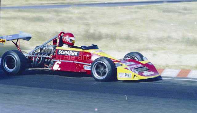 Pincho Castellano y la M.A.F-2
Corre en 1974 con el Tamangueyu-Renault 12 numero 69, en 1975 le pone el motor Fiat 125 y corre con el numero 63, 1976 con el motor Fiat y en numero 6, en 1977 con el Castellano-Fiat  y el numero 12, en 1978 usa el mismo chasis y motor con el N° 6