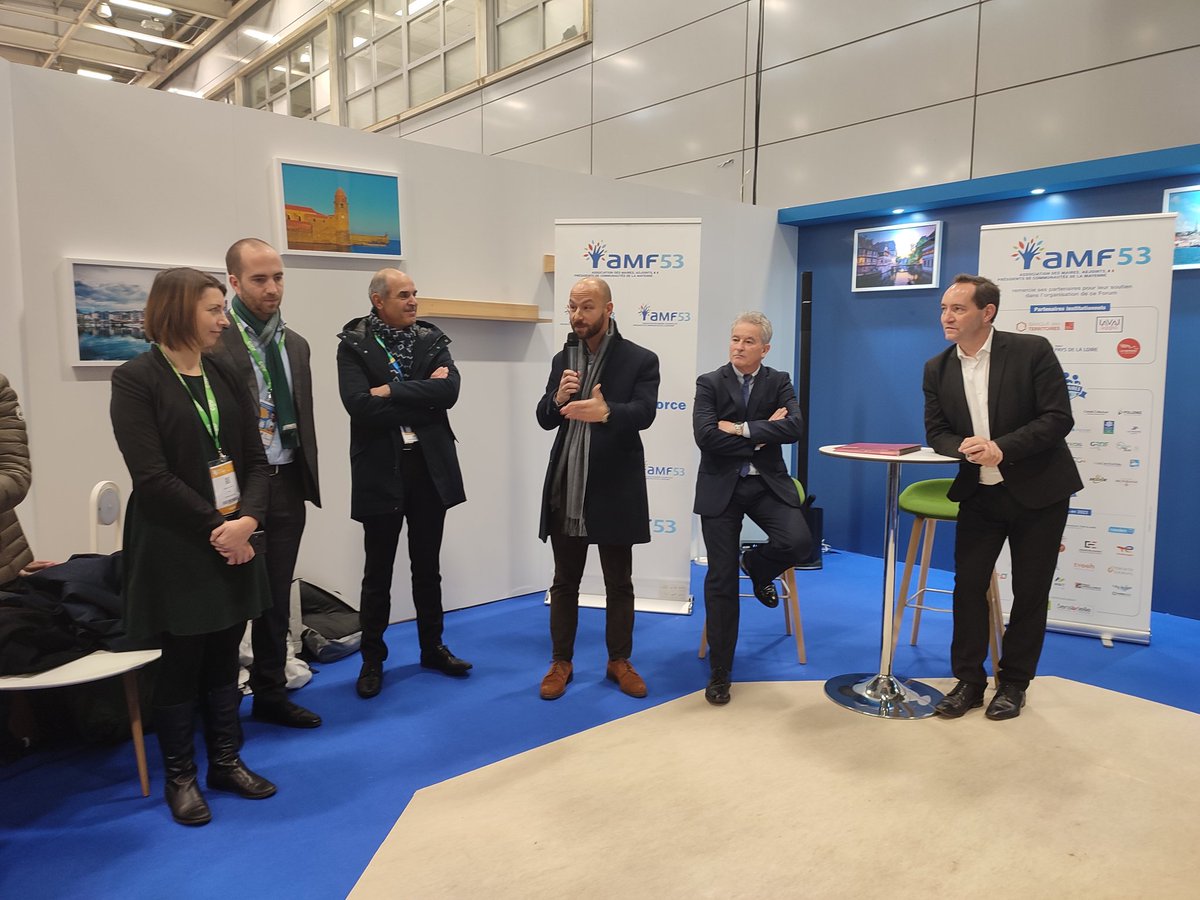 Energie_Mayenne's tweet photo. @salondesmaires Temps d’échanges sur les projets portés par les acteurs du #territoire de @lamayenne entre @RichardCHAMARET @BalandraudJoel et @danielpinaPDL @engie @enedis_pdl @grdf @l_amf @AMF_53 @Energie_Mayenne #CollTerr #smcl2022 https://t.co/xa2hpP28Hk