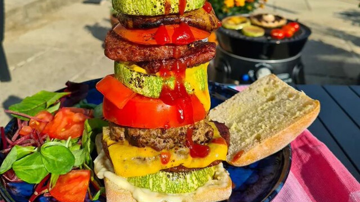 CadacUK's tweet photo. This burger by @WelshGirlFoodie on Instagram is the biggest we've ever seen! π
This has got to be one of the most impressive creations we have seen made with our Safari Chef 30. π΄
Share below the biggest burger you have ever made! π§βπ³
#Cadac #CadacUK #Burger #CadacCooking https://t.co/Z7RFvXlUJC