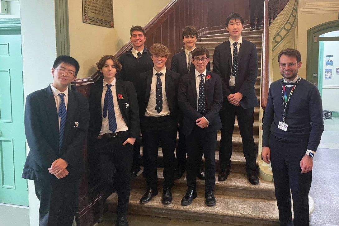 DulwichCollege's tweet photo. Some of Dulwich’s keen geographers were invited to the James Caird Society Dinner which marked the discovery of Shackleton’s Endurance after over 100 years @Endurance_22 Read more about @DulwichCollege & the discovery of the Endurance here https://t.co/FEafoczVGV #shackleton100 https://t.co/8lGqkl6Adg